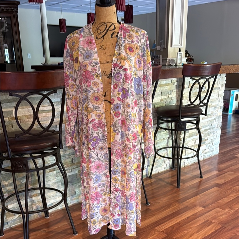 Size medium long sleeve white with pastel floral print kimono